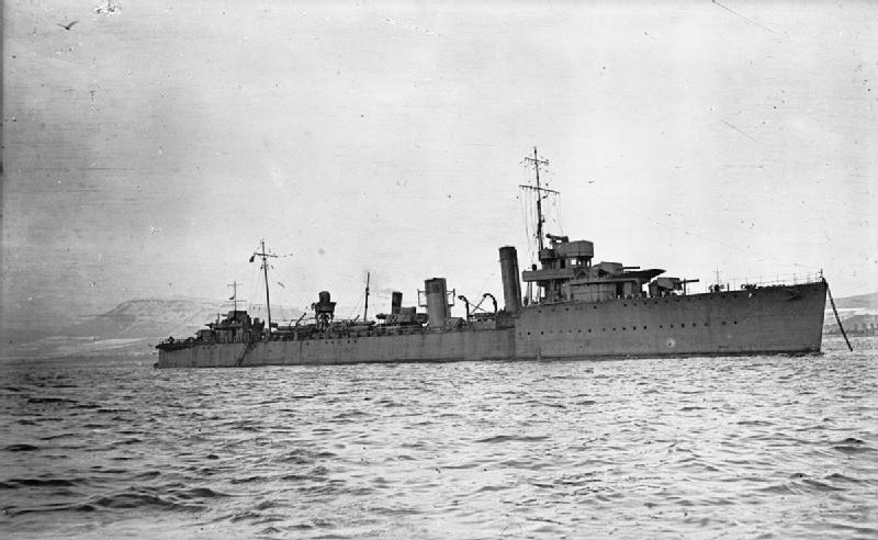 Photograph associated with HMS Warwick (D25)